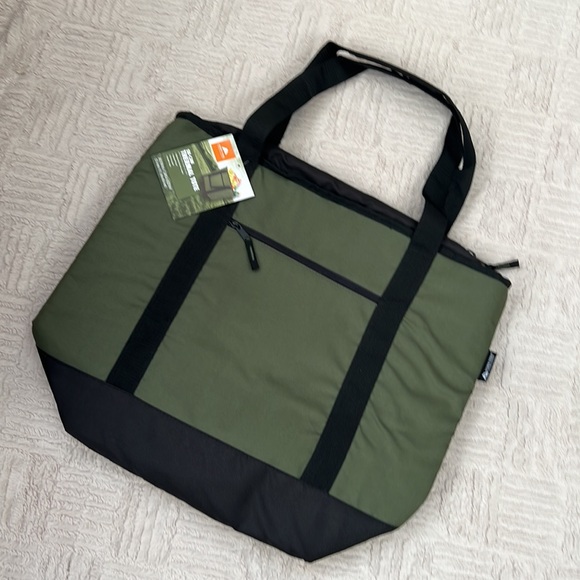 Ozark Trail 50-can thermal tote bag New with tags, green with black trim - Picture 12 of 16